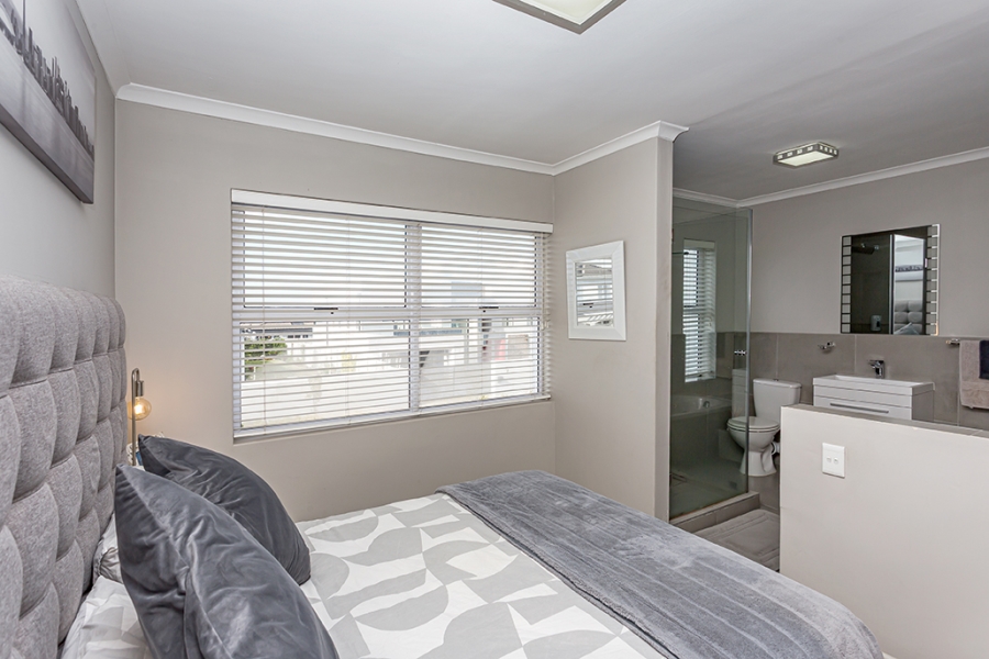 2 Bedroom Property for Sale in Parklands North Western Cape